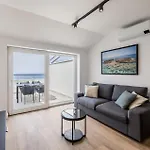 Gorgeous In With View * Potomje